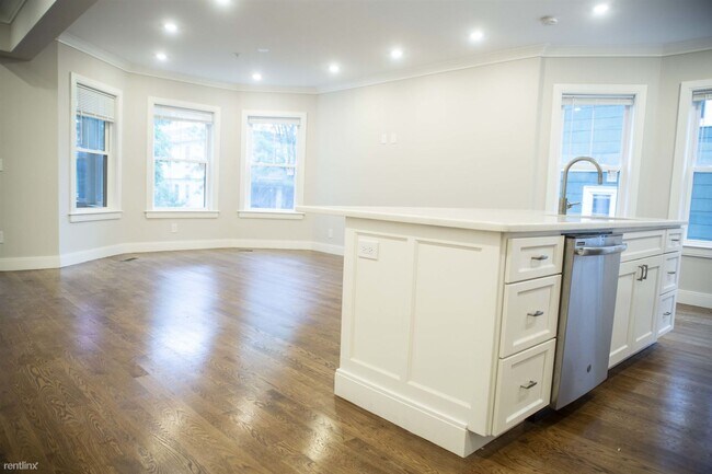 Building Photo - 3 br, 2 bath House - 53 Quint Ave #11 1
