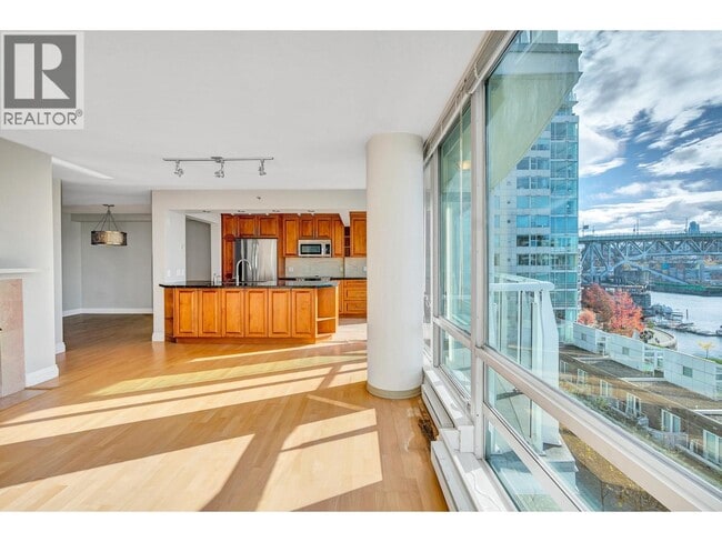 Building Photo - 1500 Hornby St