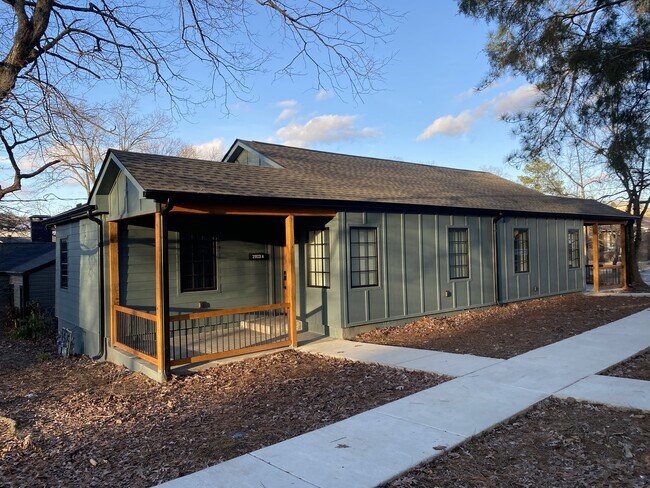 Building Photo - 2903 Crescent Ave