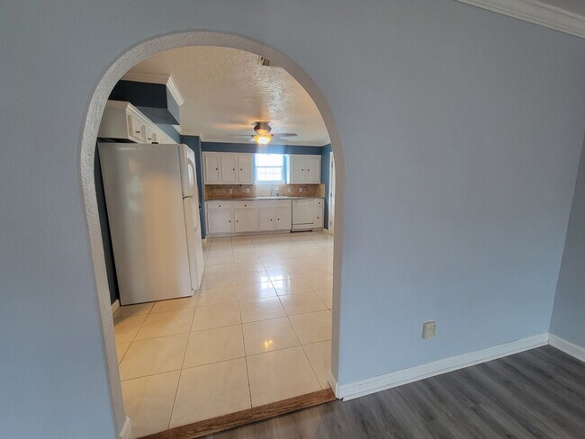 Foto del edificio - 2215 Victory Ave