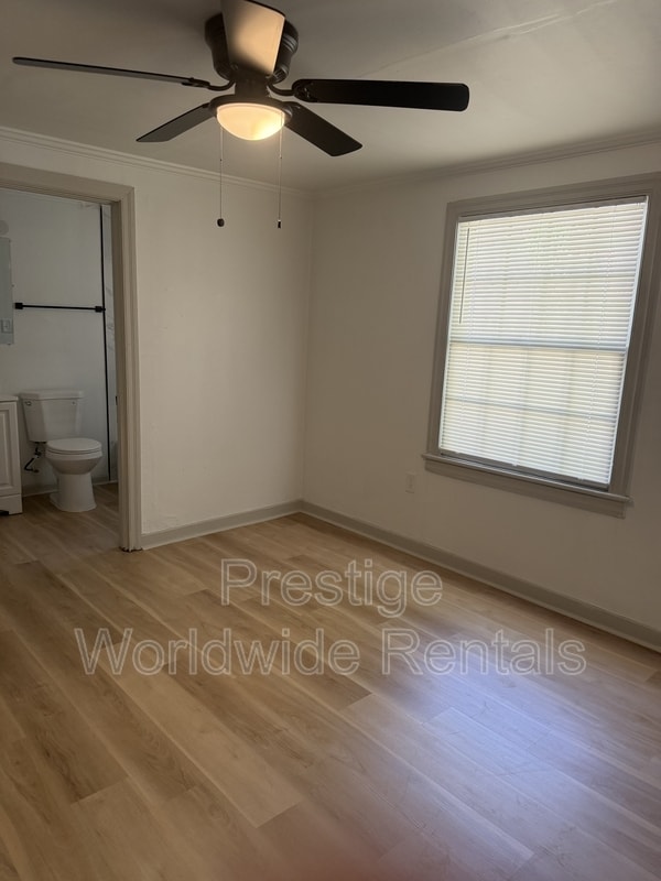 Building Photo - 1051 43rd St