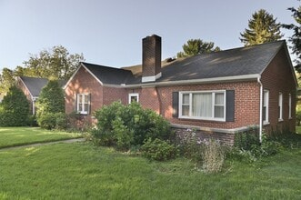 Building Photo - 113 Fishburn St