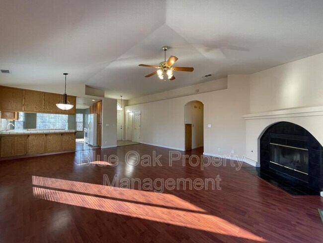 Building Photo - 1375 Banning Park Dr