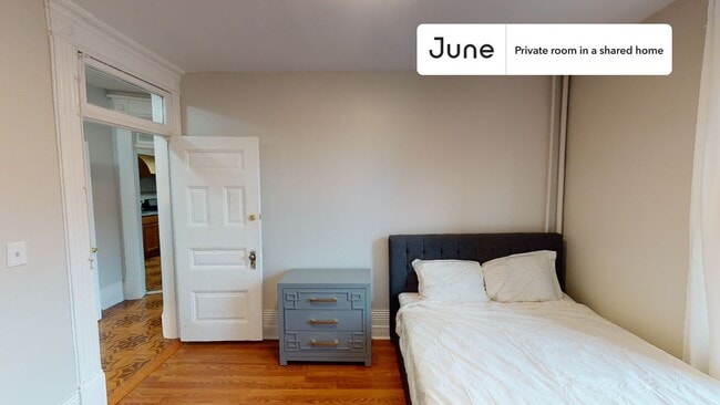 Building Photo - Private bedroom in 4 bed/1 bath Home
