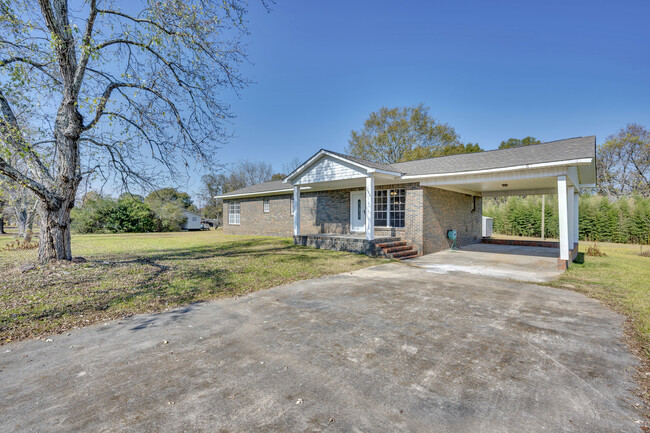 Spacious driveway and covered carport - 1604 Edmondson Rd NE