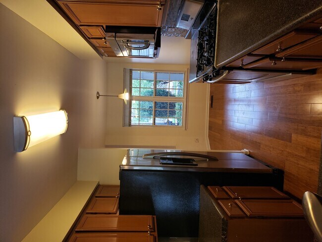 Building Photo - 9050 W Heathwood Dr