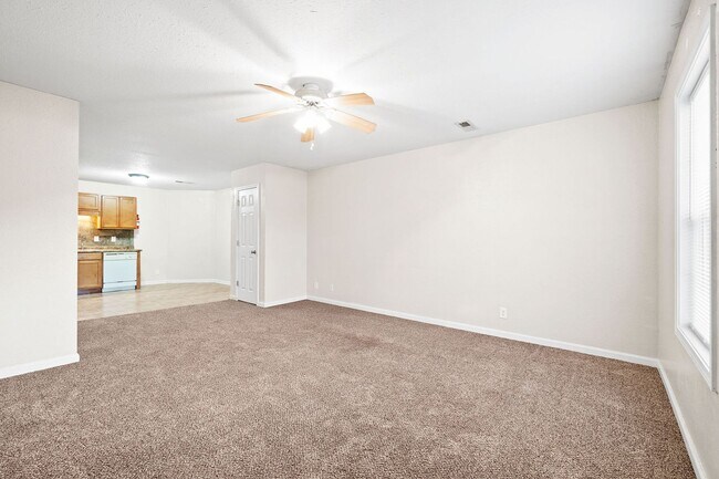 Building Photo - 504 Luxury Dr