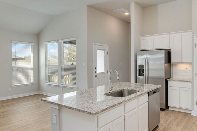 Foto del edificio - Luxury Style Townhome South of Austin