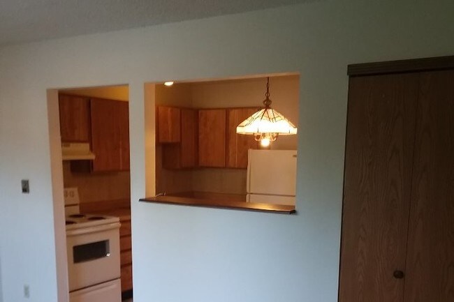 Foto principal - 628 Westwood Dr S