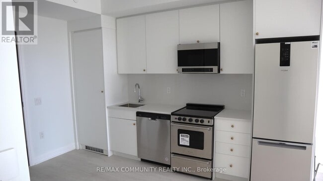 Building Photo - 412-412 Silver Maple Rd