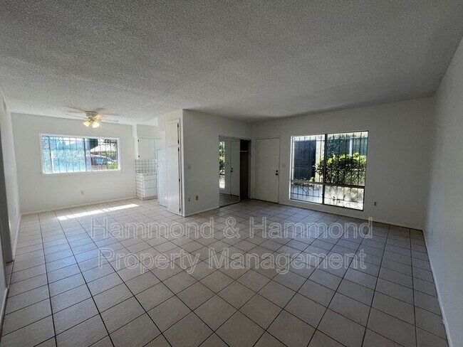 Foto del edificio - 7924 Laurel Canyon Blvd