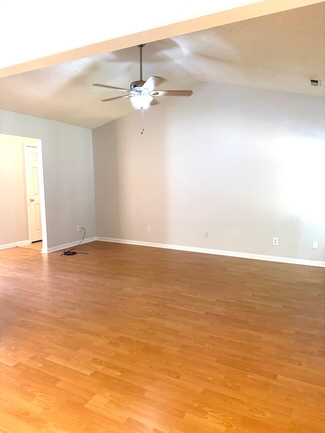 Living room - 7406 Merry Oaks Ct