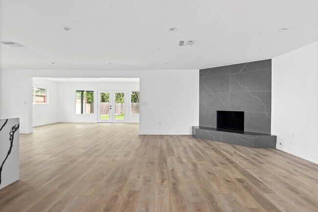 Foto del edificio - 13353 Erwin St