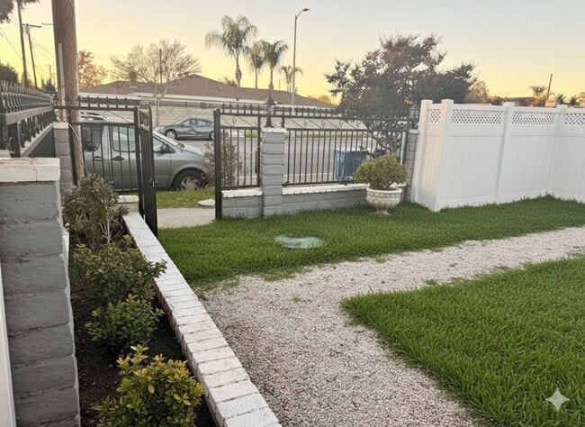 Foto del edificio - 7598 Coldwater Canyon Ave