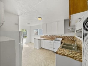 Building Photo - 1520 McCullens Ave