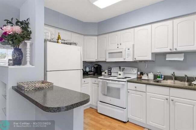 Foto del edificio - 2680 NE 18th St