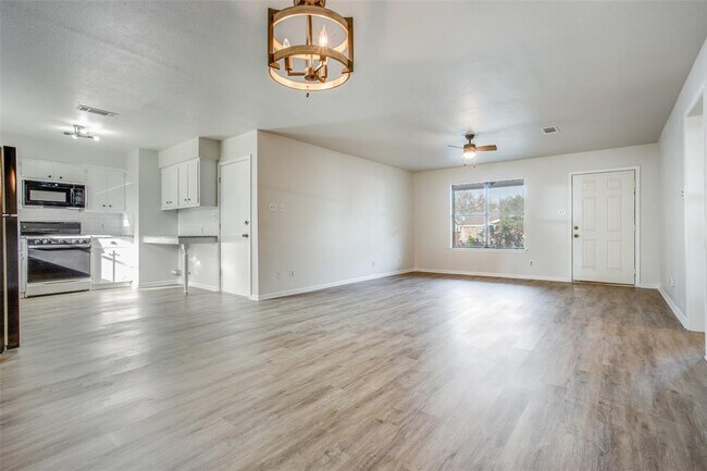 Building Photo - 2212 Rifle Bend Dr