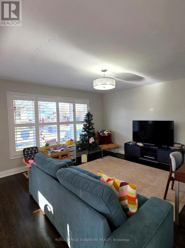 Building Photo - 621 Wychwood St