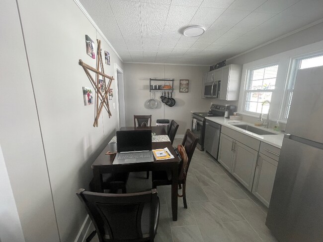 Building Photo - 1901 Cherry St