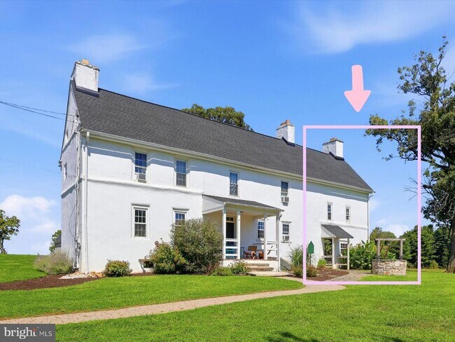 Foto del edificio - 395 Bishop Hollow Rd