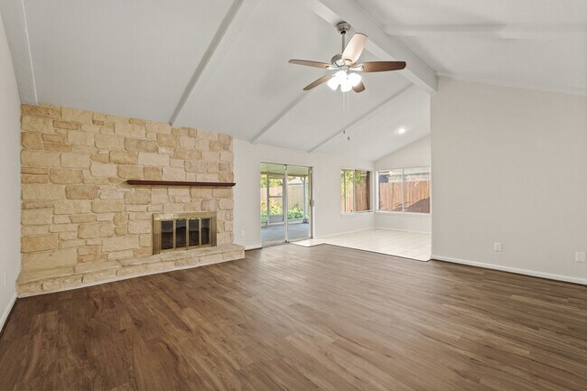 Foto del edificio - 1426 Ashwood Dr
