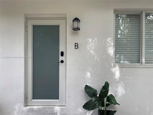 Foto del edificio - 220 NW 47th St