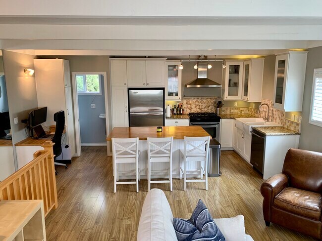 Building Photo - 220 14th Pl