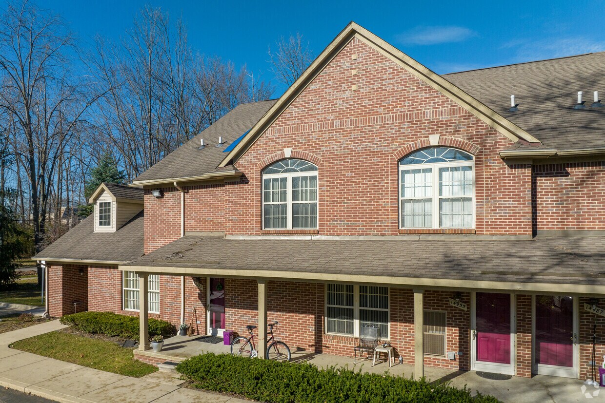 Primary Photo - 14951-14999 Fairfield St