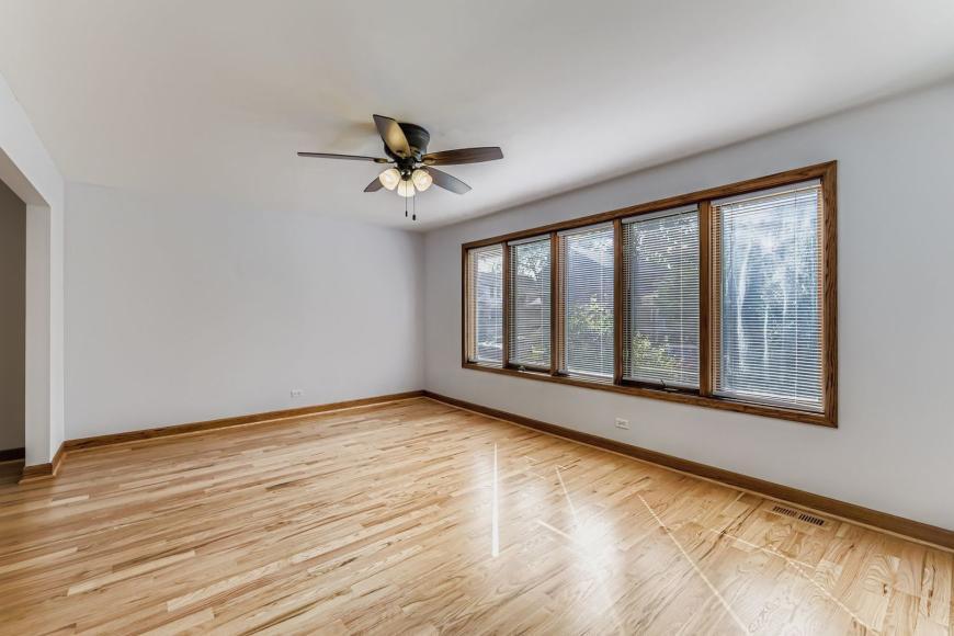 Foto principal - 3 bedroom in Chicago IL 60625