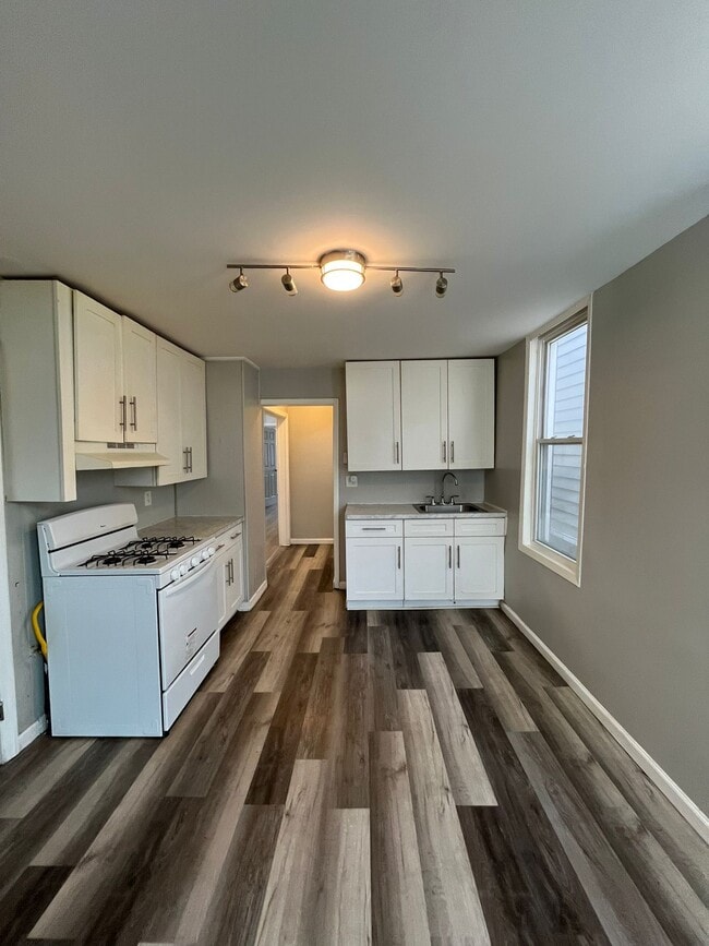 Building Photo - 197 Gates Ave