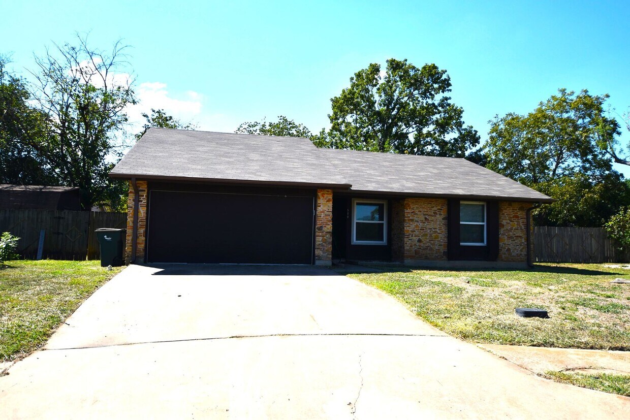 Primary Photo - Cozy Brushy Creek 1 story - Cul-de-sac Lot