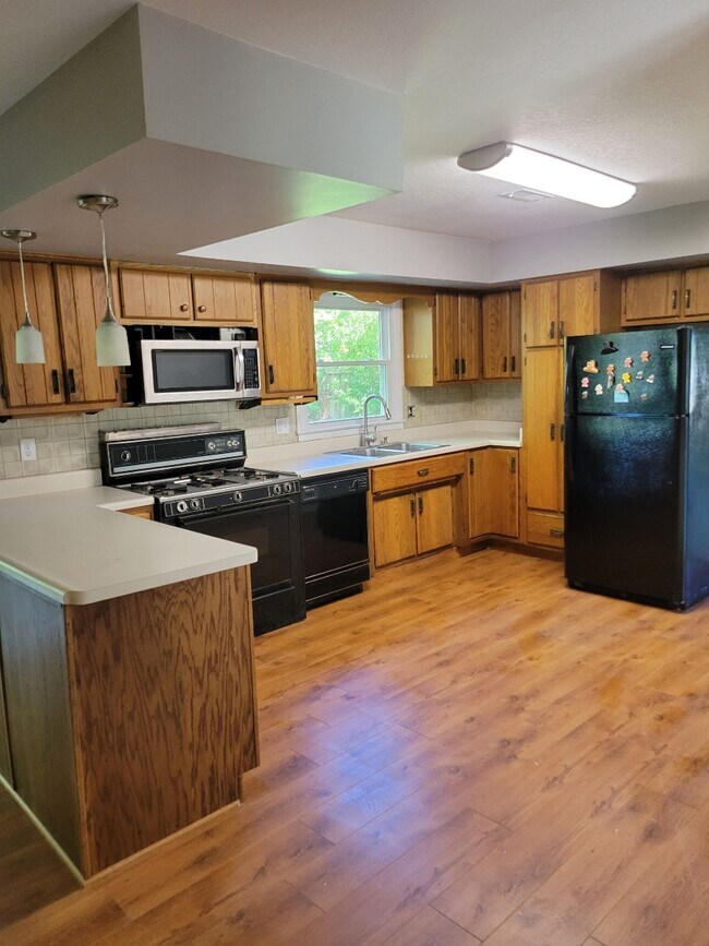 Building Photo - 3629 Inwood Dr