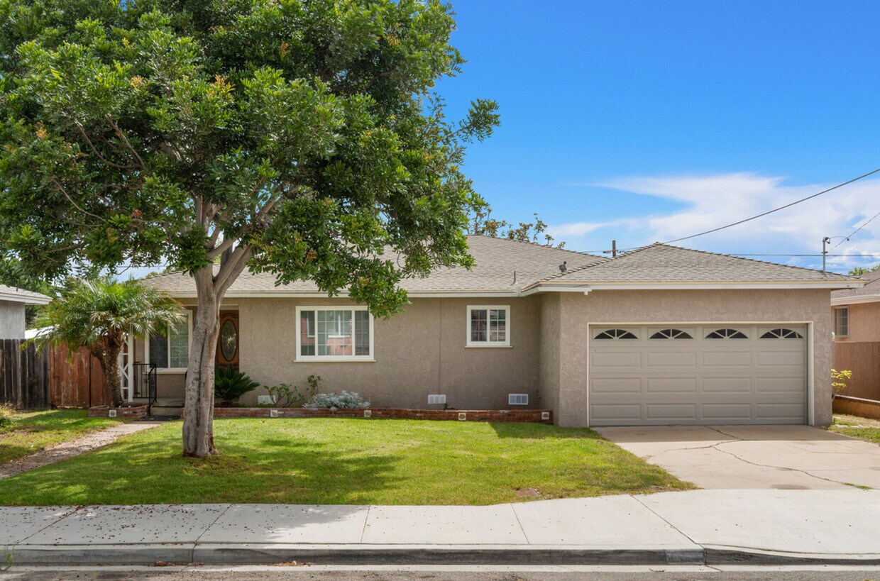 Primary Photo - 811 Corvina St