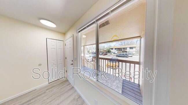 Foto del edificio - 827 Bennett Ave