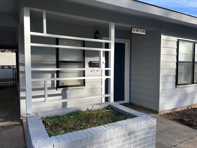 Building Photo - 5816 Trigg