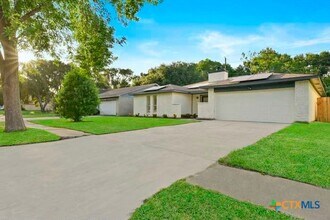 Building Photo - 2326 Aprilmont Dr