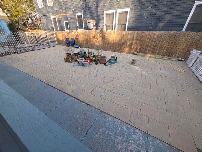 Building Photo - 1102 E 33rd St