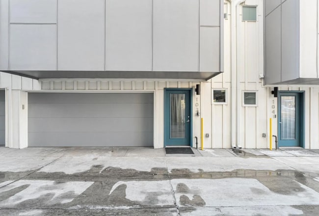 Building Photo - 1245 Utica St