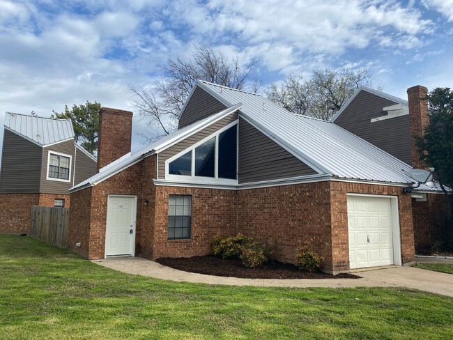 Building Photo - Peppertree Townhomes