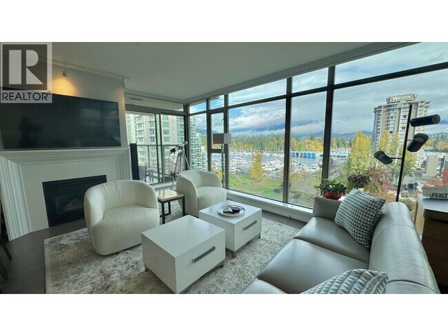 Photo du bâtiment - 1680 Bayshore Dr.