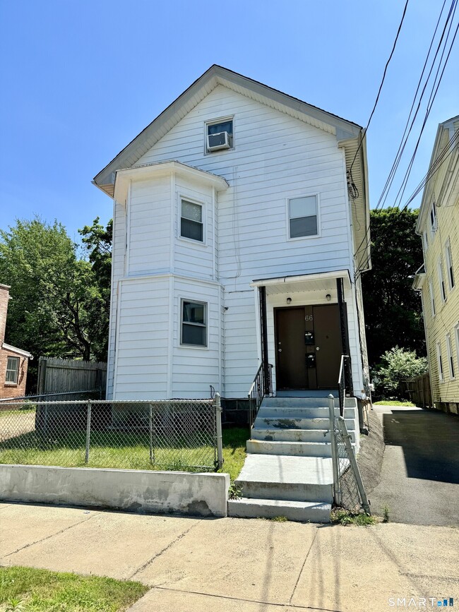 Building Photo - 66 Henry St
