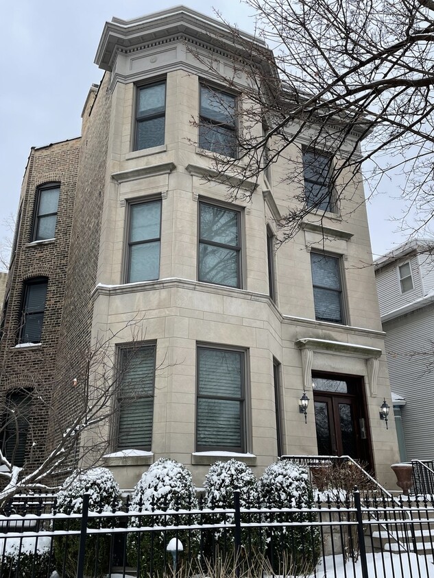 Primary Photo - 1047 W Wolfram St