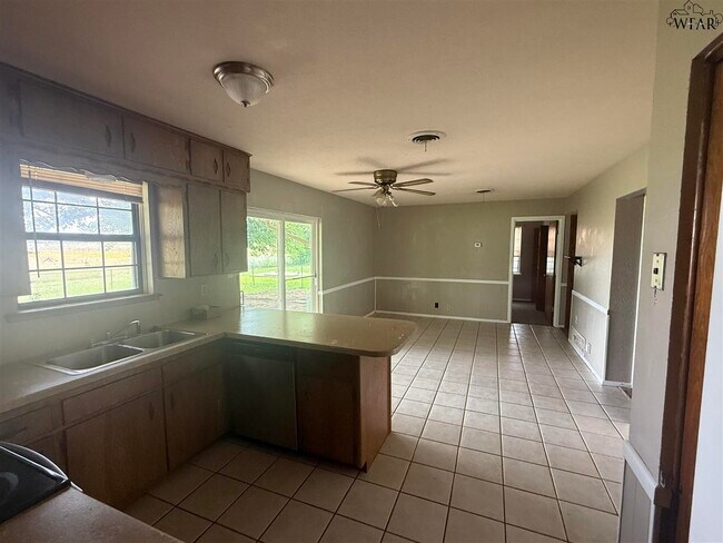 Building Photo - 4811 Cypress Ave