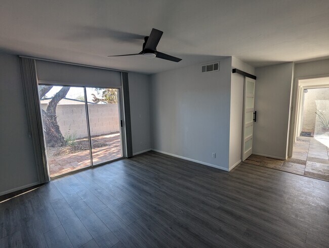 Foto del edificio - 2117 N Squire Ave