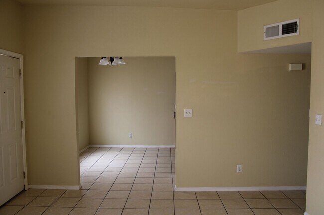 Foto del edificio - 8421 MERCURY