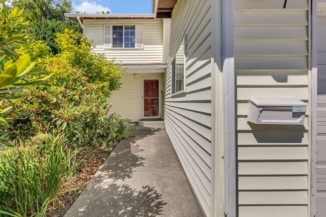 Foto del edificio - Beautiful Puyallup Duplex with Large Yard ...
