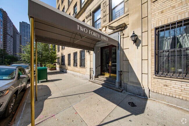 243 W 70th St New York, NY 10023 - 243 W 70th St
