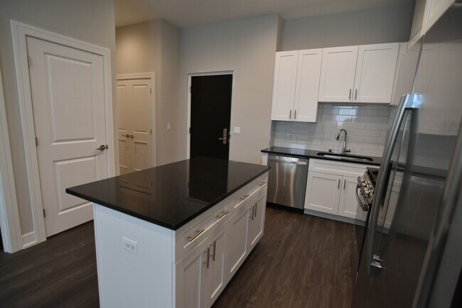 Foto del edificio - 1730 W Greenleaf Ave