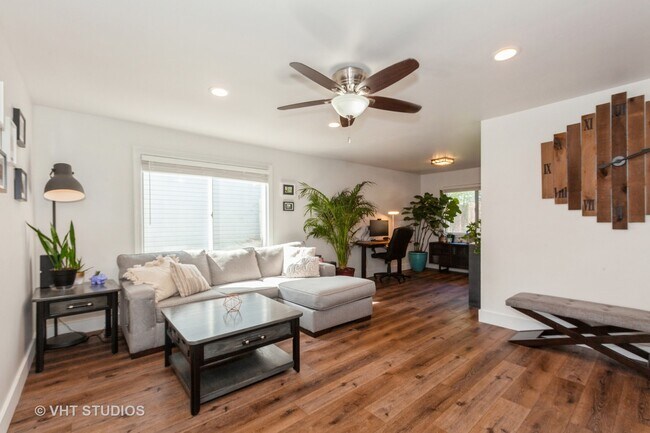 Building Photo - 6836 Redwing Dr