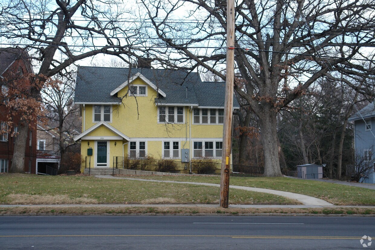 Foto del edificio - 3925 University Ave
